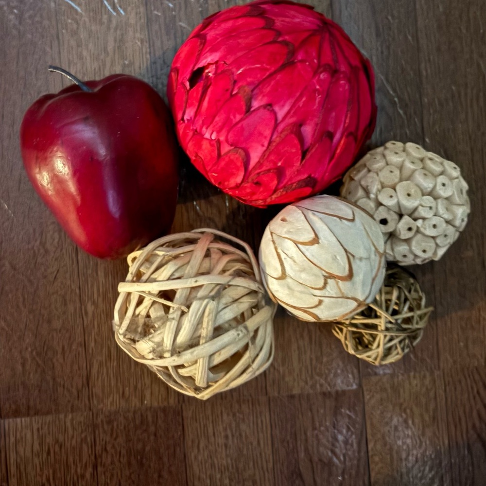 Decorative Red and Natural Toned Accent Se